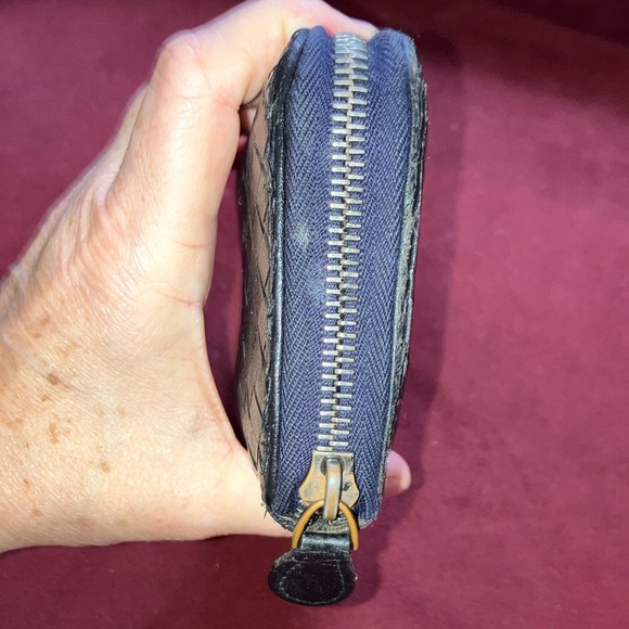 Bottega Veneta Black Woven Leather  zip around Wallet - Picture 5 of 10
